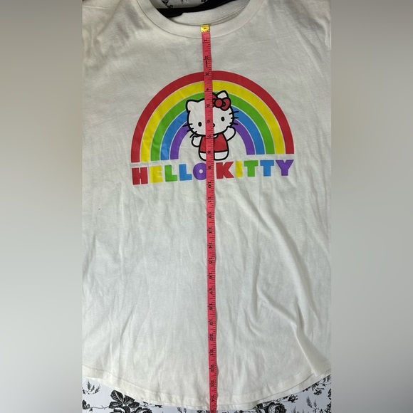 San Rio Hello Kitty Tshirt JUNIOR XL 15/17. - Picture 2 of 3